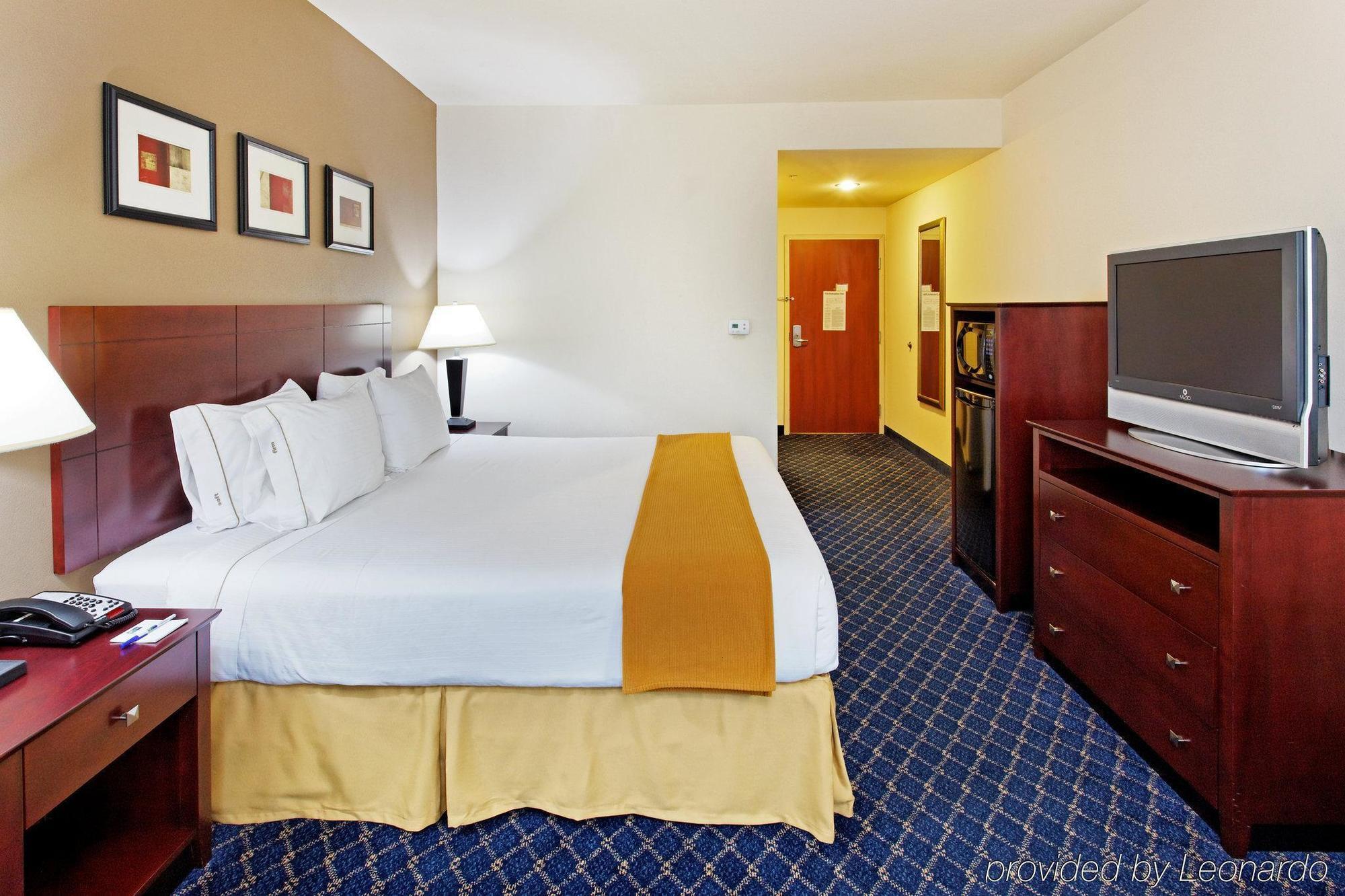 Holiday Inn Express & Suites Cookeville By Ihg Стая снимка